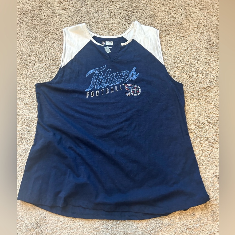 Ladies 1X titans tee